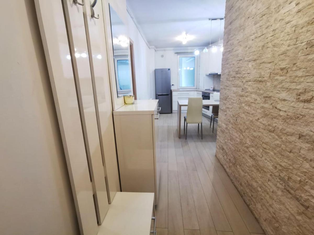 Contemporary Central Apartment In Cluj Napoca エクステリア 写真